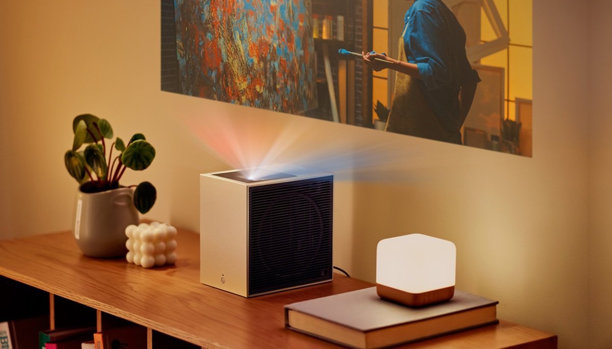 LG introduces next generation portable projector