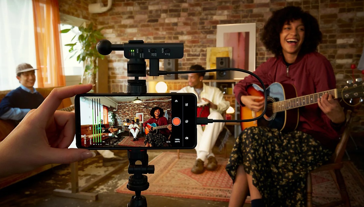 Sony unveils new microphone for smartphones
